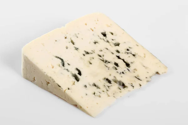 Mavi Peynir Gri Arka Plan Üzerinde Izole — Stok fotoğraf