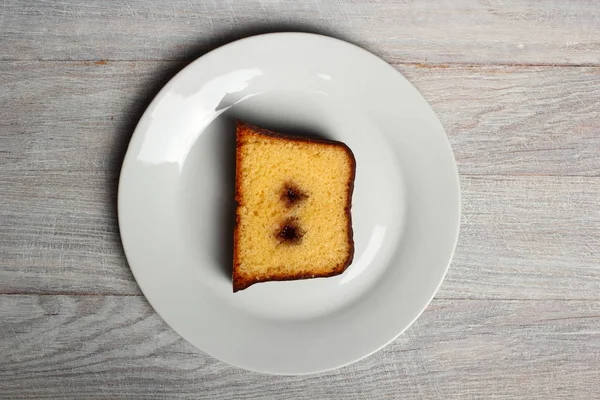いちごジャムとチョコレートの艶をかけられたパン ケーキ — ストック写真