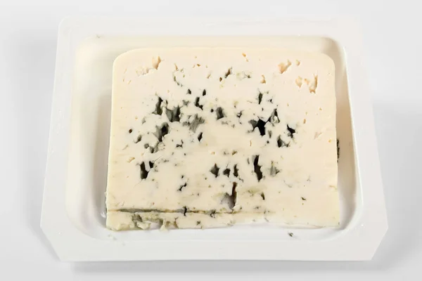 Blue Cheese Wegwerp Plastic Doos Geïsoleerd Met Uitknippad — Stockfoto