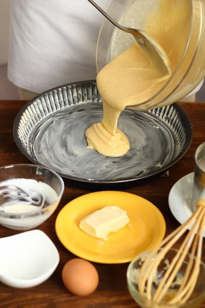 Виготовлення Кисло Вершкового Лимонного Торта Наливання Торта Бляшанку Випічки — стокове фото