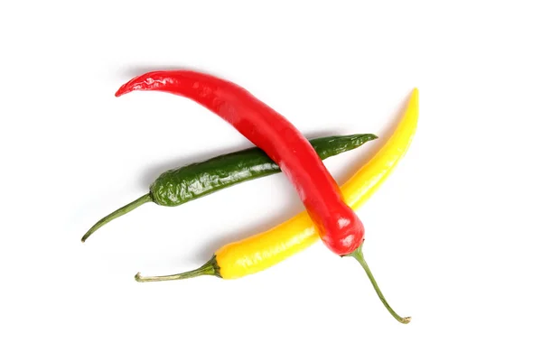 Cayenne Pepers Witte Achtergrond — Stockfoto