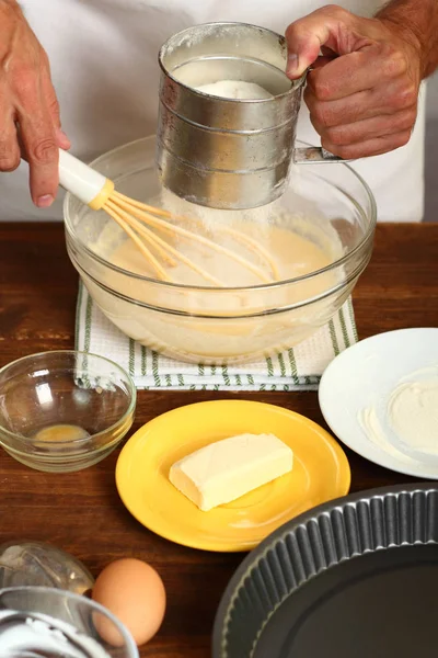 Preparo Torta Limone Alla Panna Acida Setacciare Farina Pastella — Foto Stock