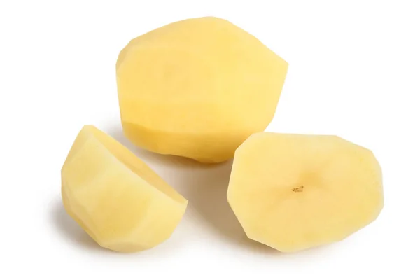 Rohe Geschälte Kartoffeln Isoliert Auf Weißem Hintergrund — Stockfoto