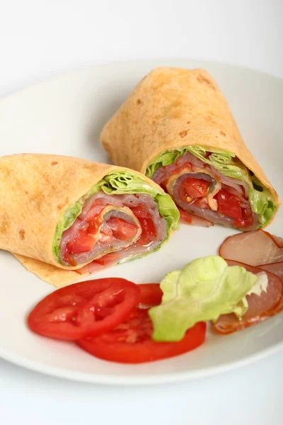 Wrap Tortilla Sandwich Mit Schinken Tomaten Salat — Stockfoto