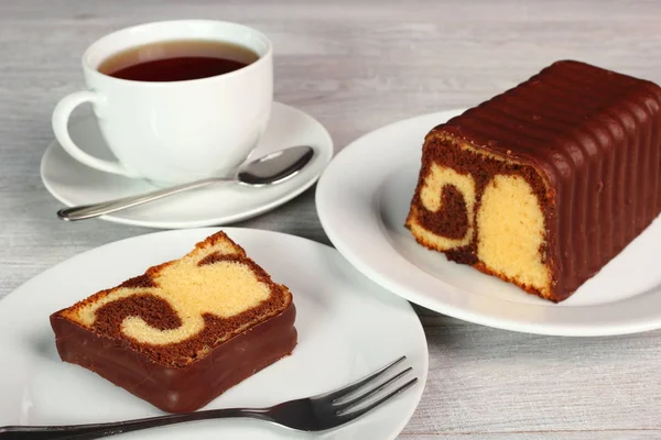 チョコレートの艶をかけられた大理石パン ケーキ — ストック写真