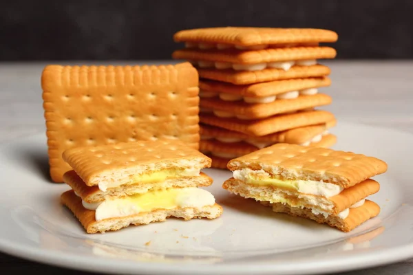 Cream Cookies Smörgåsar Tallrik Närbild — Stockfoto