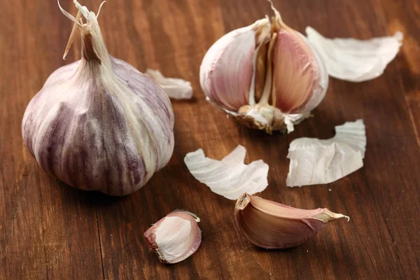 Garlic Bulbs Cloves Wooden Table — Stock Photo, Image