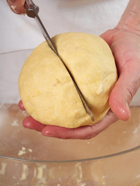 Tagliare Pasta Metà Fare Torta Mele Serie Crostata — Foto Stock