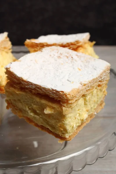 Torta Creme Duas Camadas Massa Folhada Cheia Chantilly — Fotografia de Stock