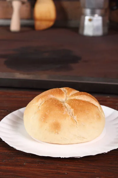 Kaiser Roll Paper Plate Rural Kitchen Background — Stock Photo, Image