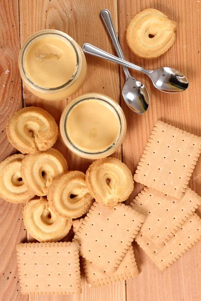 Postre Pudín Leche Tarro Galletas Fondo Madera Directamente Arriba — Foto de Stock