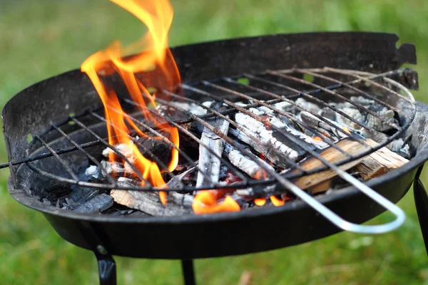 Brand Barbecue Grill — Stockfoto
