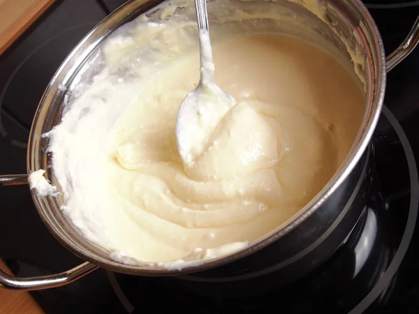 Verwarming Kaas Vullen Mengen Het Maken Van Chocolade Layer Cake — Stockfoto