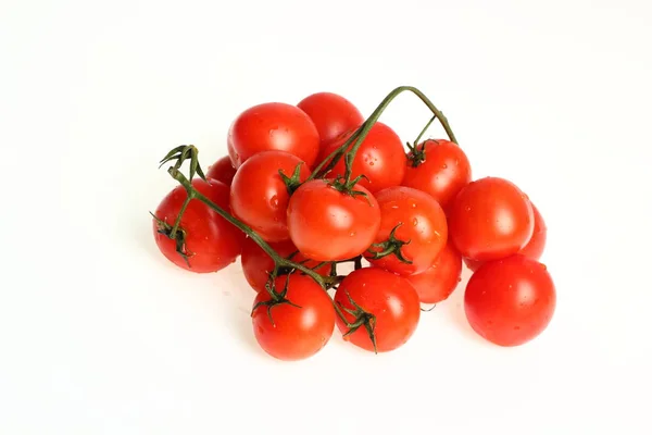 白色背景的樱桃番茄 — 图库照片