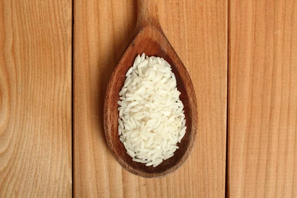 Arroz Sobre Cuchara Madera Fondo Del Tablón Directamente Arriba —  Fotos de Stock