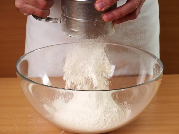 Setacciare Farina Nella Ciotola Fare Pasta Preparazione Gnocchi Carne — Foto Stock