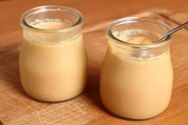 Dessert Lait Dans Bocal Avec Cuillère — Photo