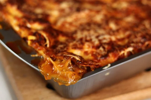 Baru Dipanggang Lasagna Dalam Panci Kue Membuat Lasagna Bolognese Series — Stok Foto