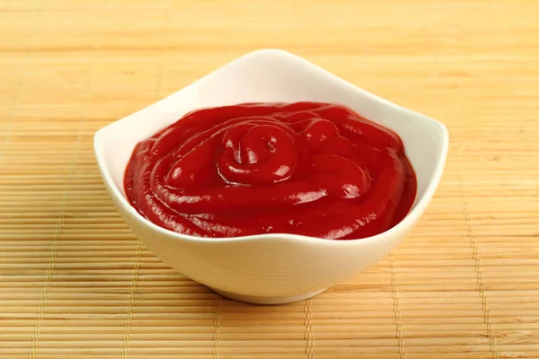 Ketchup Skål Bordet — Stockfoto