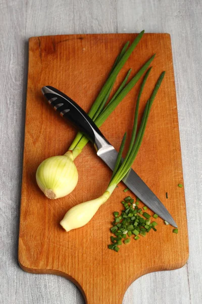 Spring Onions Chopping Board — Stock Photo, Image