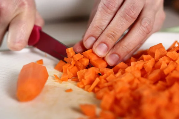 Szakács Kockázás Sárgarépa Lasagna Bolognai Sorozat Gyártás — Stock Fotó