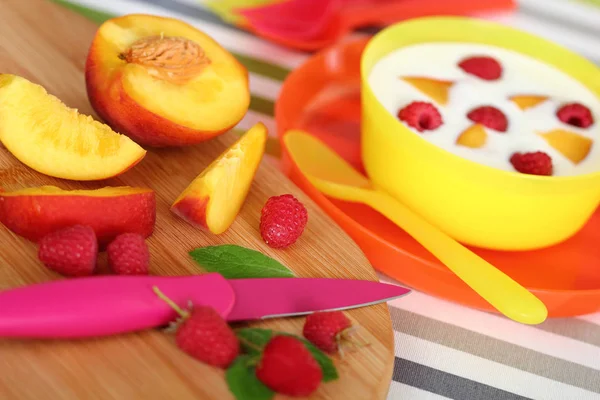 Fruit Yogurt Healthy Eating Peach Raspberries — Stock Photo, Image