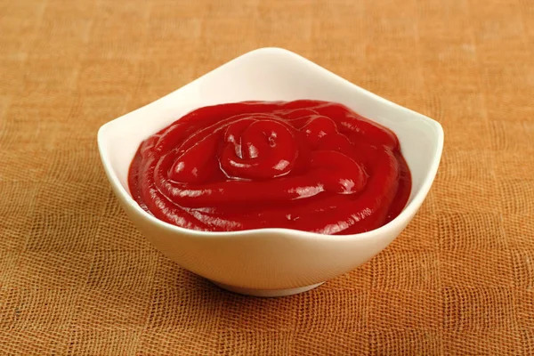 Ketchup Skål Bordet — Stockfoto