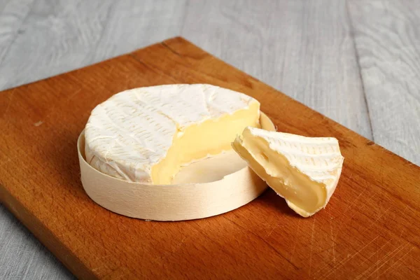 Verse Smakelijke Camembert Kaas — Stockfoto