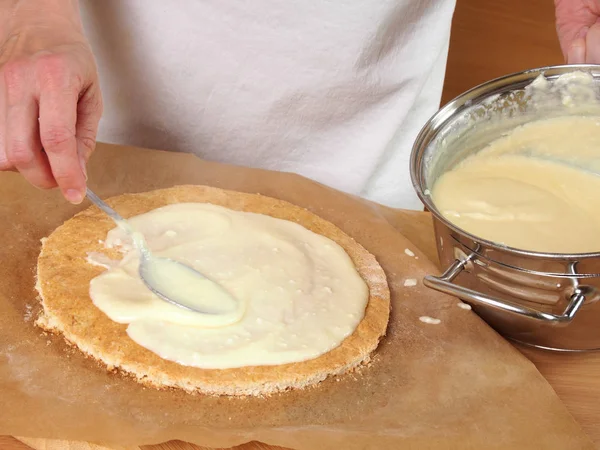 Het Vullen Van Taart Lagen Het Maken Van Chocolade Layer — Stockfoto