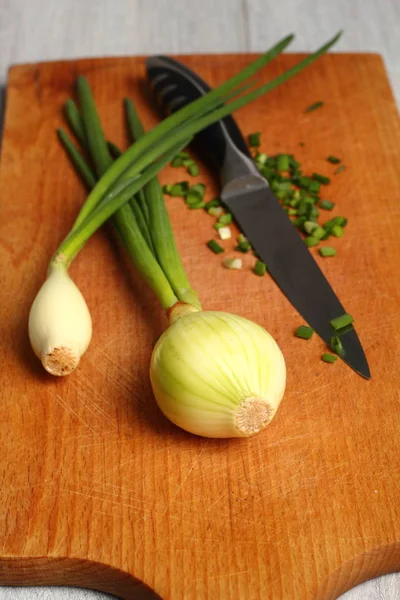 Cebolletas Tabla Cortar — Foto de Stock