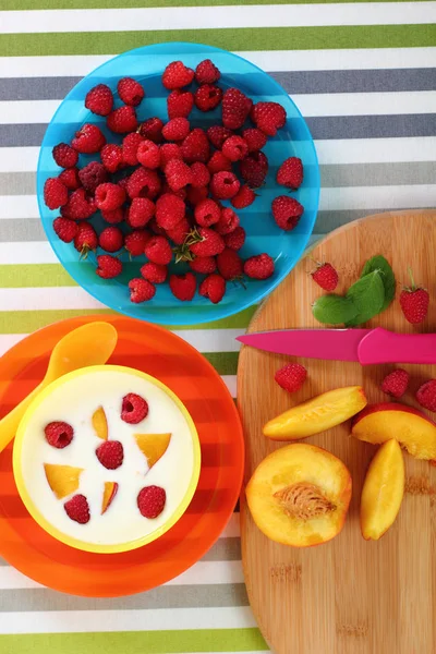 Fruta Yogur Alimentación Saludable Melocotón Frambuesas —  Fotos de Stock