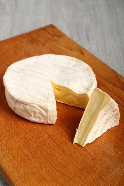 Verse Smakelijke Camembert Kaas — Stockfoto