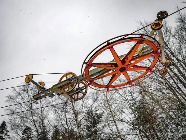 Rusty Bar Lift Wiel Beskydy Bergen Winter Sucha Dolina Dorp — Stockfoto