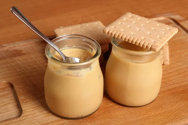 Melk Pudding Dessert Pot Met Cookies — Stockfoto