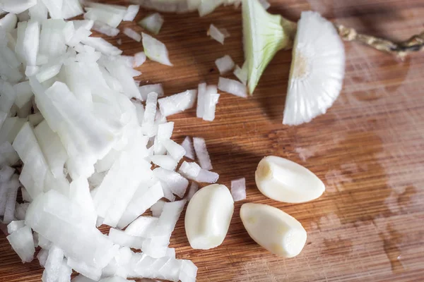 Knoflookteentjes Gesneden Snijplank — Stockfoto