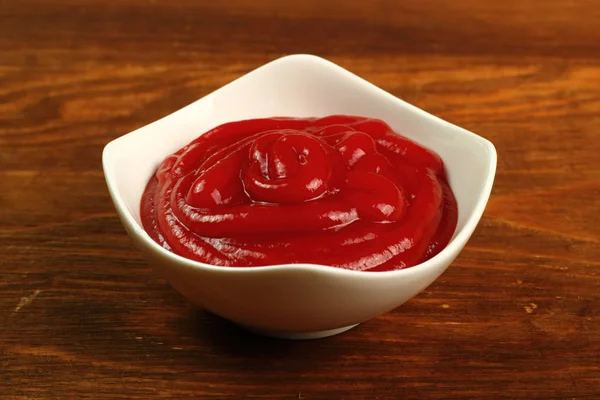Ketchup Schüssel Auf Dem Tisch — Stockfoto