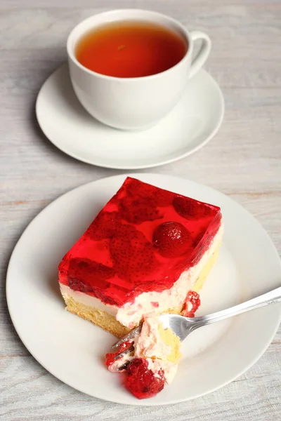 Gâteau Gelée Fraises Avec Tasse Thé — Photo