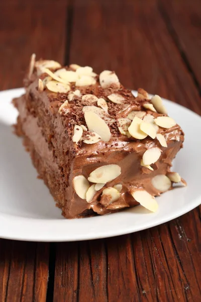 Шоколадний Бутербродний Торт Прикрашений Плавленим Мигдалем — стокове фото