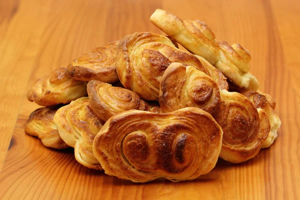 Stapel Van Vers Huisgemaakt Gebak Houten Tafel — Stockfoto