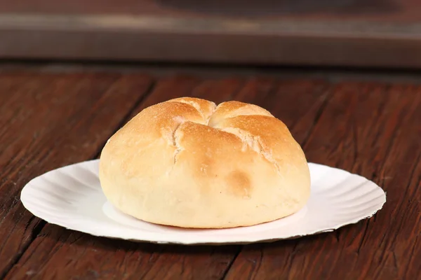 Kaiser Roll Paper Plate — Stock Photo, Image
