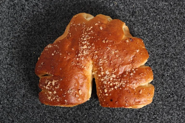 Halve Maan Vormige Zoete Broodje Met Jam — Stockfoto