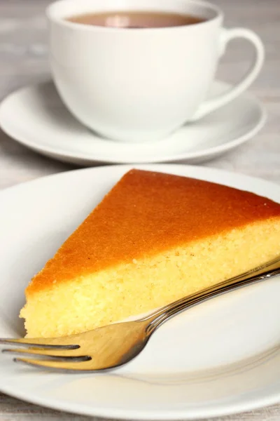 Grießkuchen Und Tasse Tee — Stockfoto