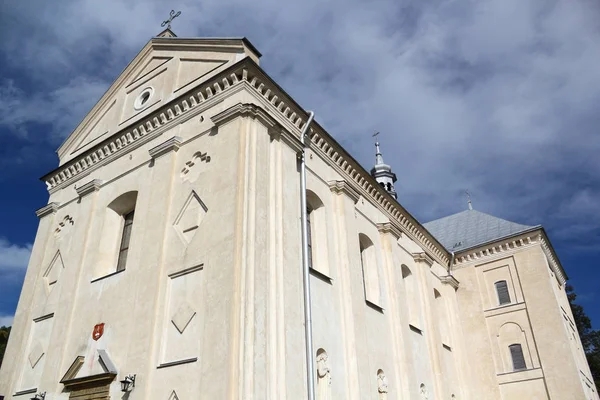 Wit Religieus Gebouw Met Blauwe Bewolkte Lucht — Stockfoto