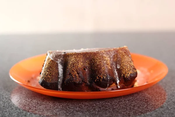 Сладкий Дрожжевый Пирог Тарелке — стоковое фото