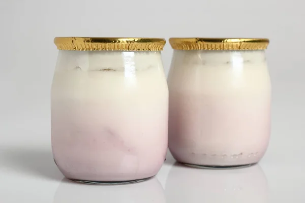 Yogurt Vasetto Vetro Con Tappo Chiusura Alluminio Isolato Sfondo Bianco — Foto Stock