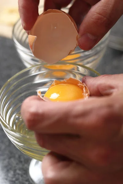 Cracking Separating Egg Yolk White — Stock Photo, Image