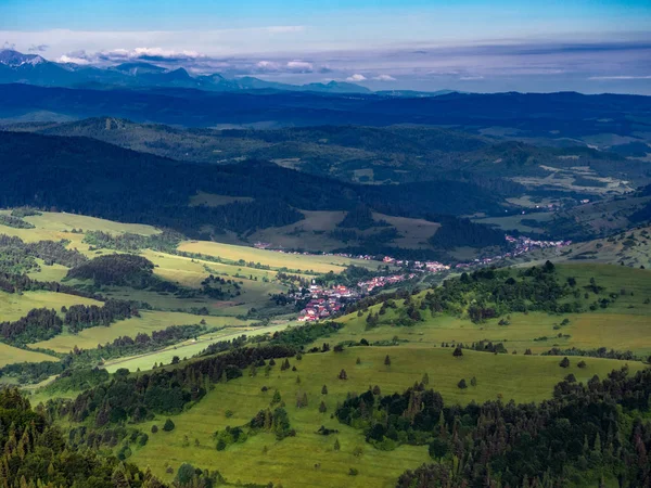 Zobacz Velky Lipnik Wsi Mount Vysoke Skalek Pieniny Słowacja — Zdjęcie stockowe