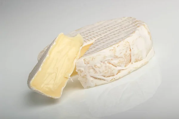 Queijo Camembert Fresco Saboroso — Fotografia de Stock