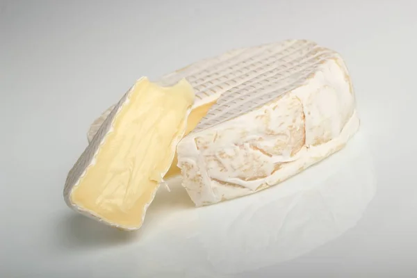 Frischer Leckerer Camembert Käse — Stockfoto