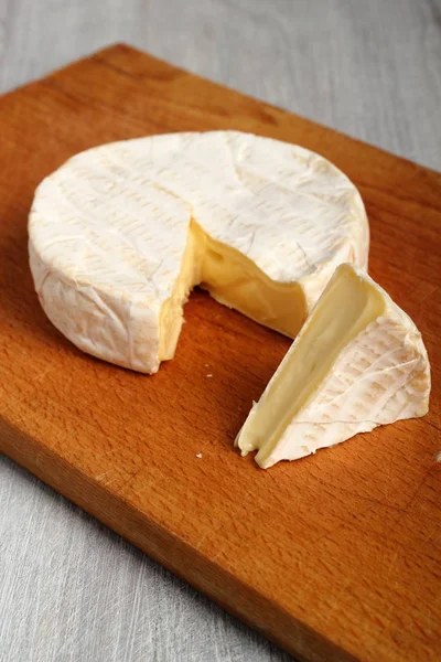 Taze Lezzetli Camembert Peyniri — Stok fotoğraf